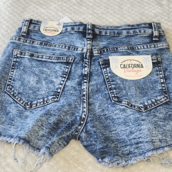 CALIFORNIA VINTAGE DISTRESSED DENIM SHORTS SIZE 3 NEW WITH TAGS - Picture 8 of 13
